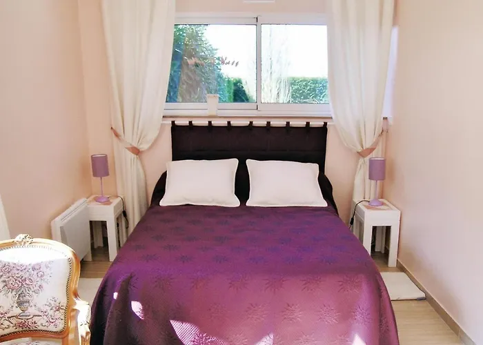 Vakantiehuis 1 Bedroom Awesome In Carolles