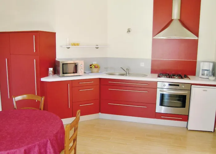 1 Bedroom Awesome In Vakantiehuis Carolles