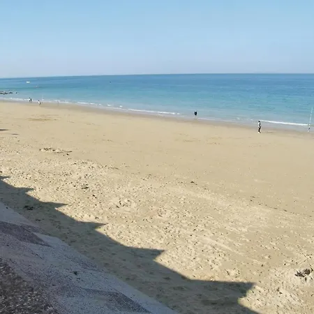 1 Bedroom Awesome In *