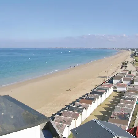 Holiday home 1 Bedroom Awesome In Carolles
